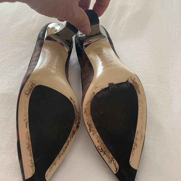 Fendi authentic Black leather and mesh pumps with a medium heel - Picture 4 of 5